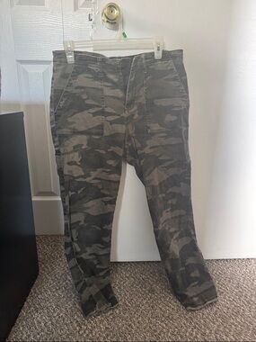 Women’s High-Waisted Camouflage Utility Pants - Gray/Green Camo